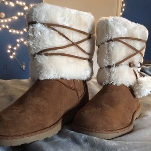 Makalu furry boots size 9